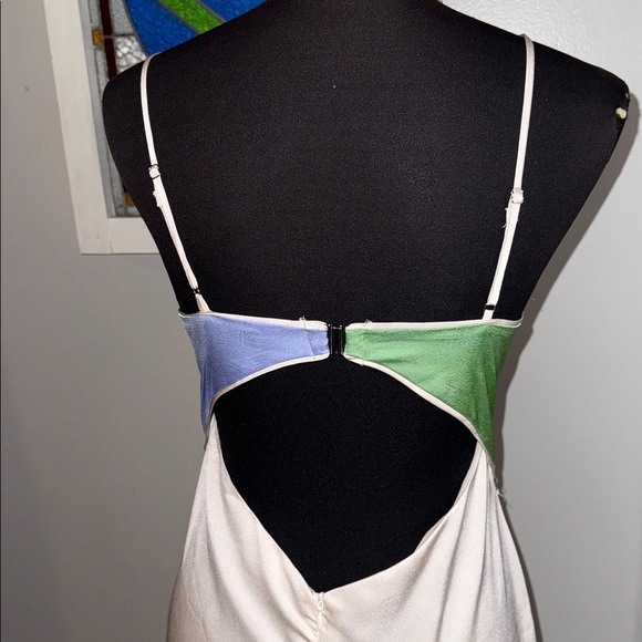 Fore (carried at Bloomingdale’s) Elegant Cut Out Semi Open Back Dress SZ Medium - Picture 6 of 11